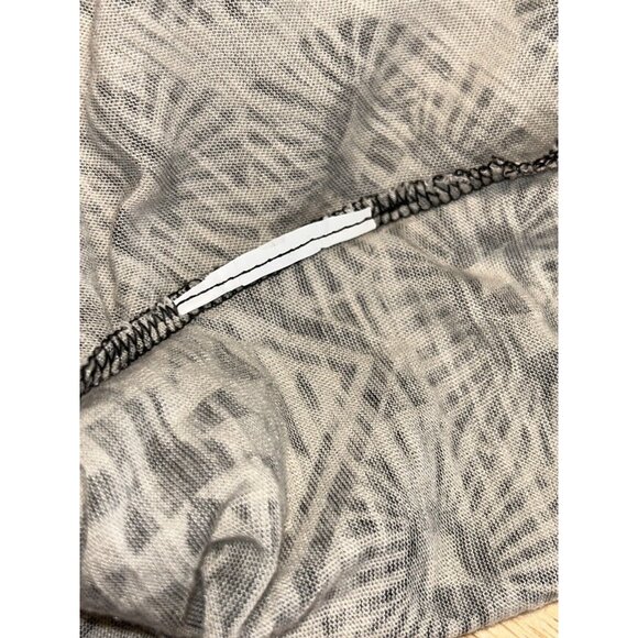 OLD NAVY Sz LARGE Boyfriend Fit Tee Top Khaki Black Tribal Aztec Print EUC - Picture 8 of 8